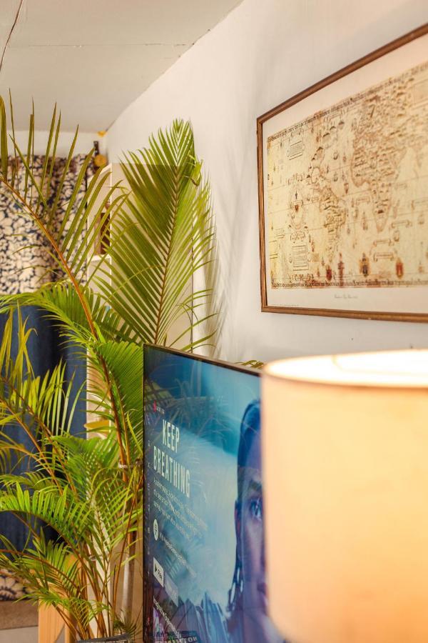 Palm Springs Bed & Breakfast Bed and Breakfast Limbe Buitenkant foto