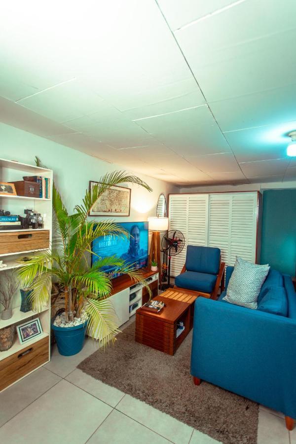 Palm Springs Bed & Breakfast Bed and Breakfast Limbe Buitenkant foto